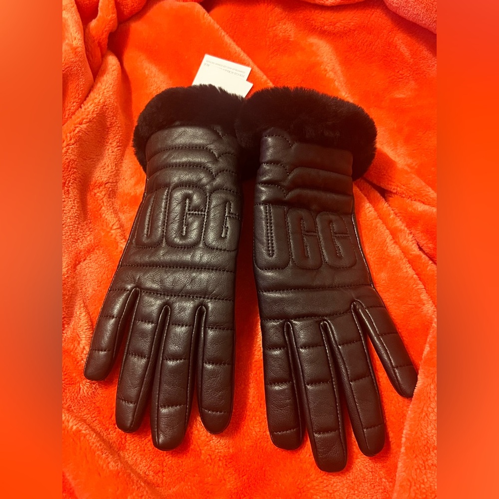 UGG Leather Quilted Logo Tech Glove
